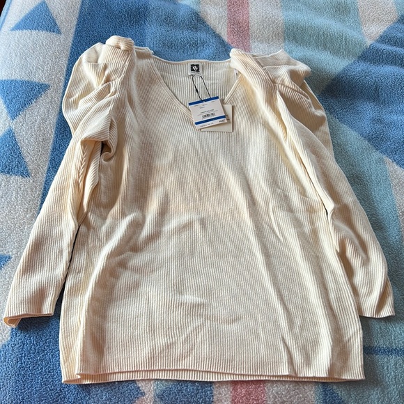 Anne Klein sweater - Picture 1 of 3